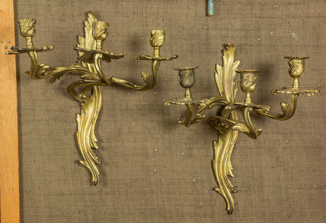 A PAIR OF LOUIS XV STYLE GILT
