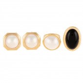 A PAIR OF MABE PEARL EARRINGS,