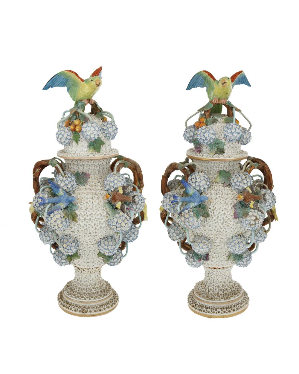 A PAIR OF MEISSEN "SCHNEEBALLEN"