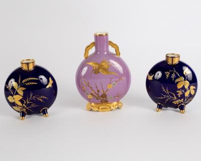 A pair of Minton blue ground