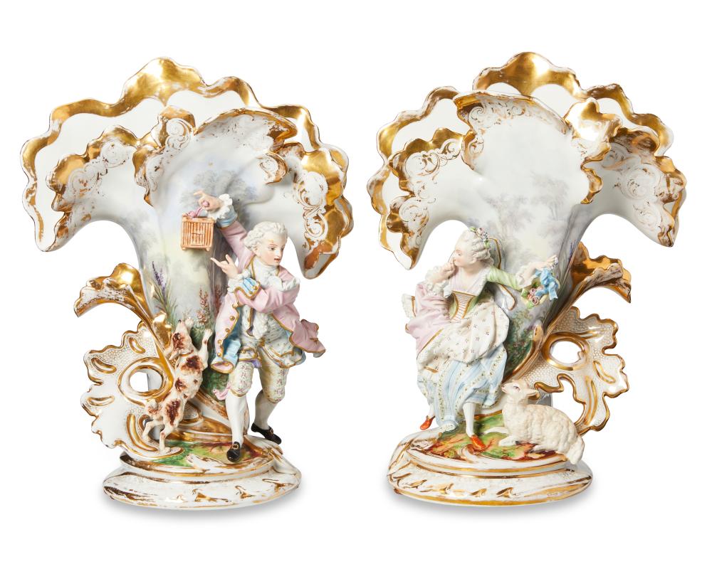 A PAIR OF OLD PARIS PORCELAIN SPILL