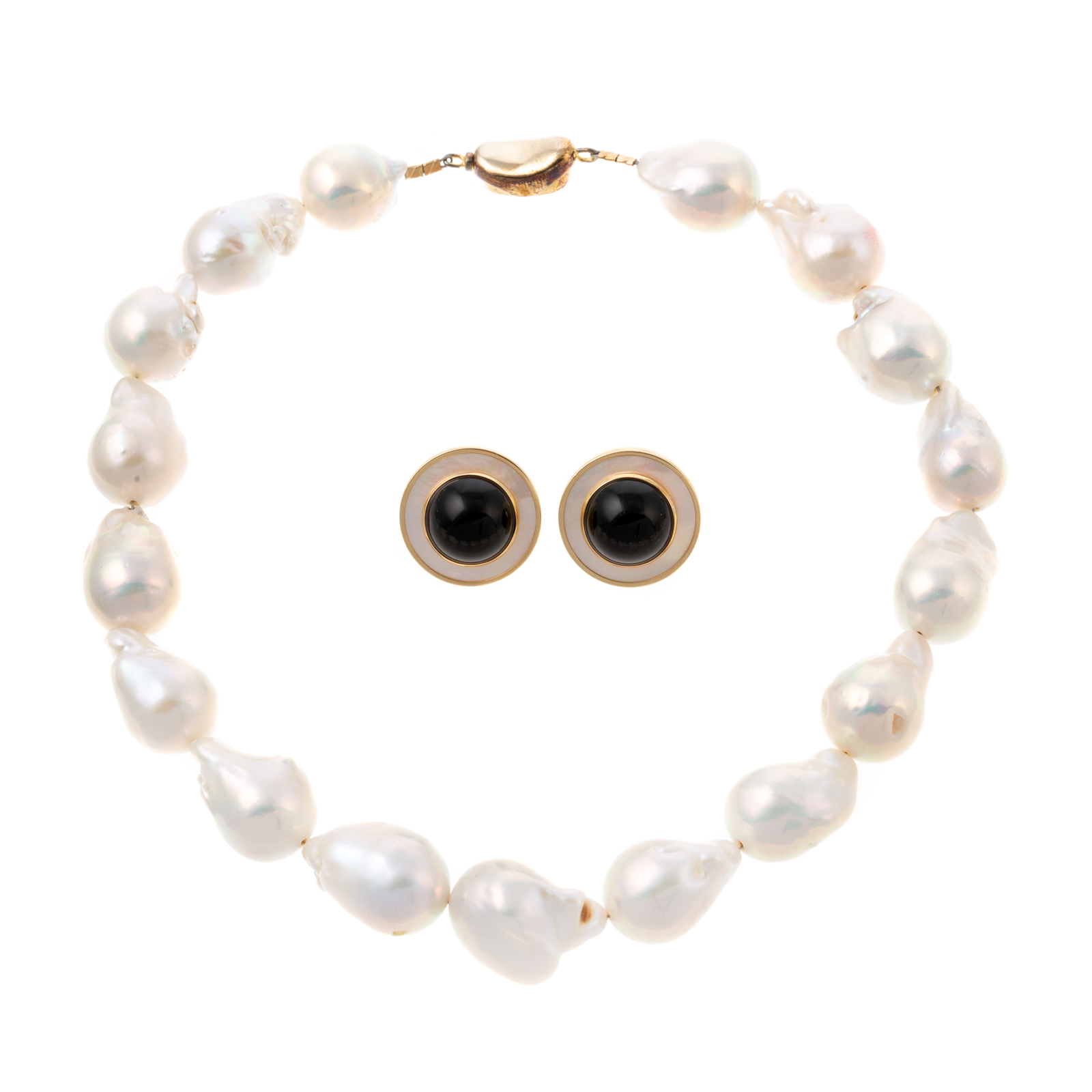 A PAIR OF ONYX EARRINGS & BAROQUE