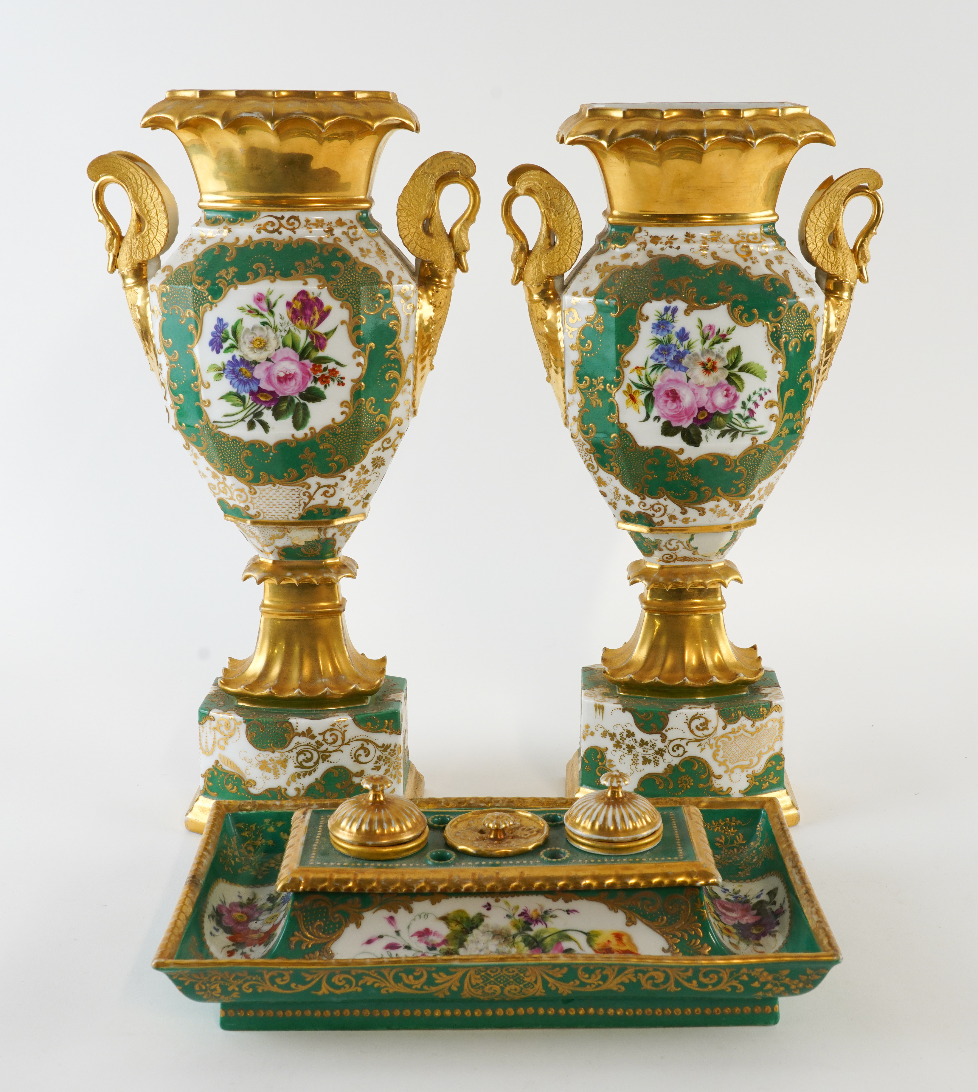 A PAIR OF PARIS PORCELAIN