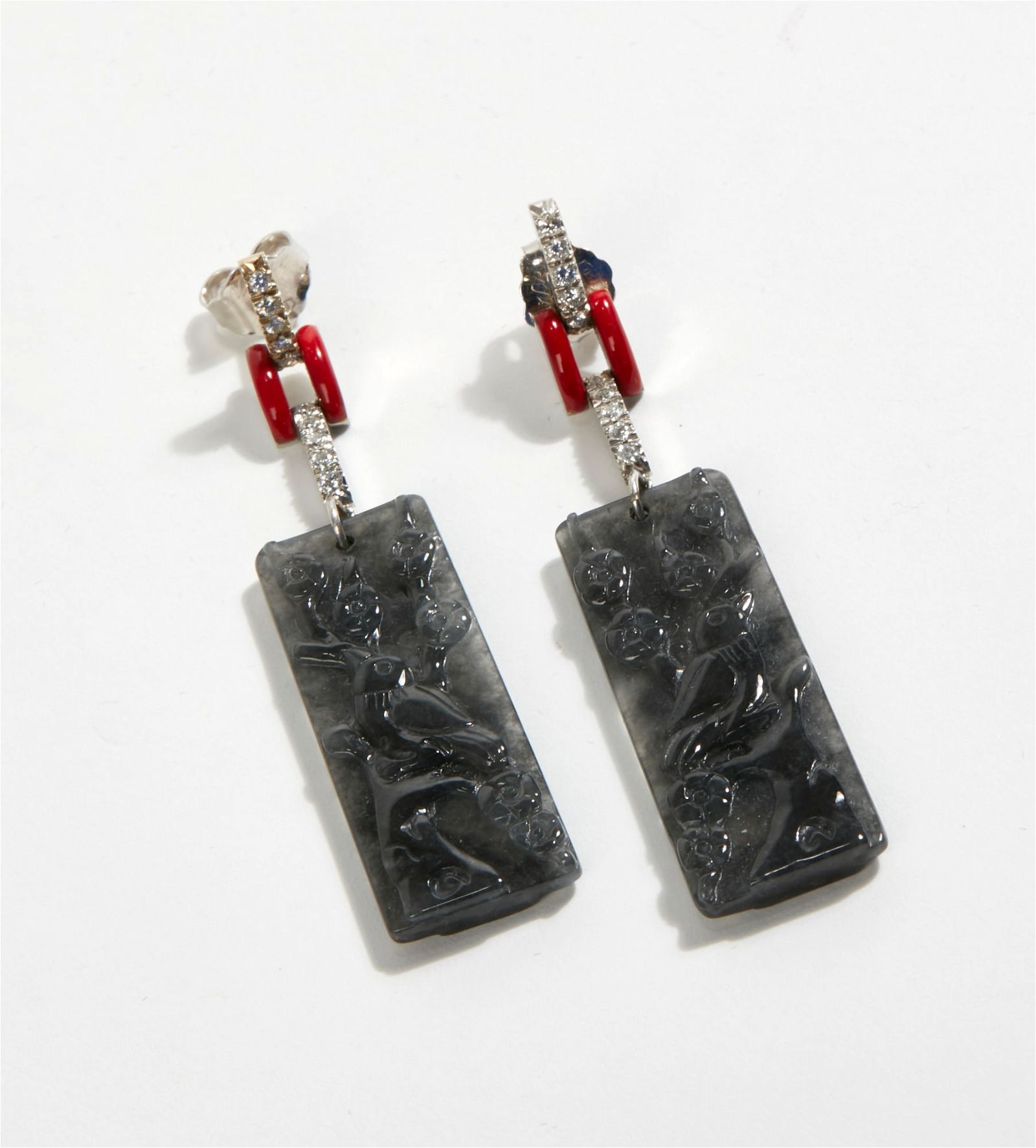 A PAIR OF PENDANT EARRINGSA pair of