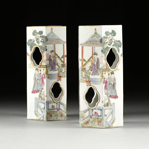 A PAIR OF QING DYNASTY STYLE
