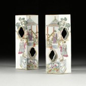 A PAIR OF QING DYNASTY STYLE F
