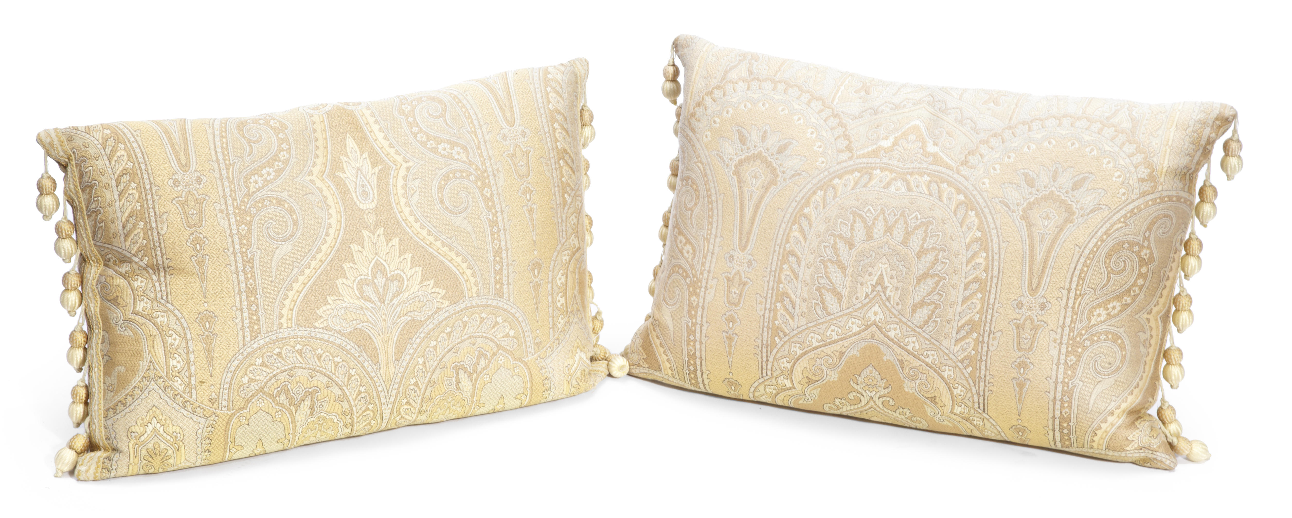 A pair of scatter cushions