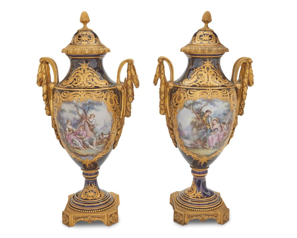 A PAIR OF SèVRES-STLYE PORCELAIN