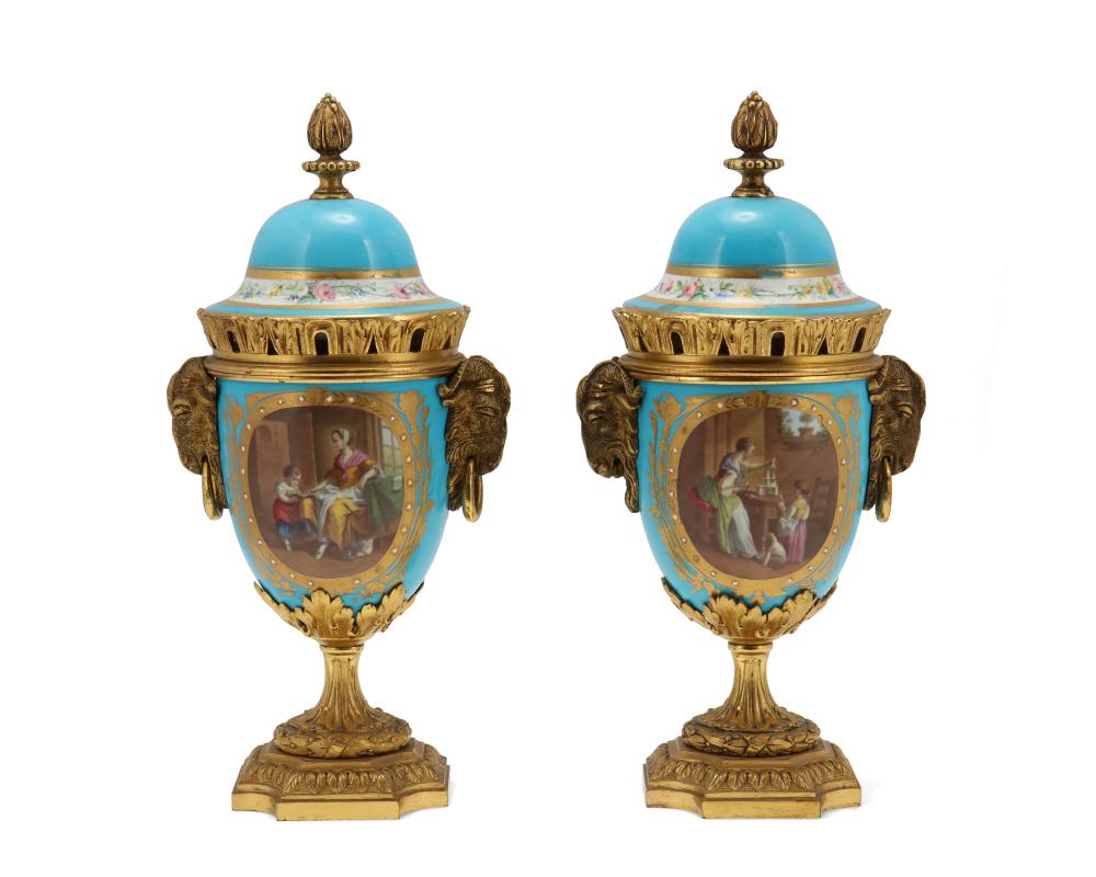 A PAIR OF SEVRèS-STYLE URNSA pair