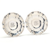 A PAIR OF STERLING SILVER RUFF