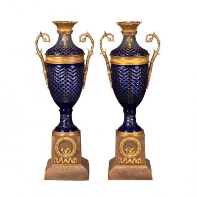 A pair of table lights, the blue
