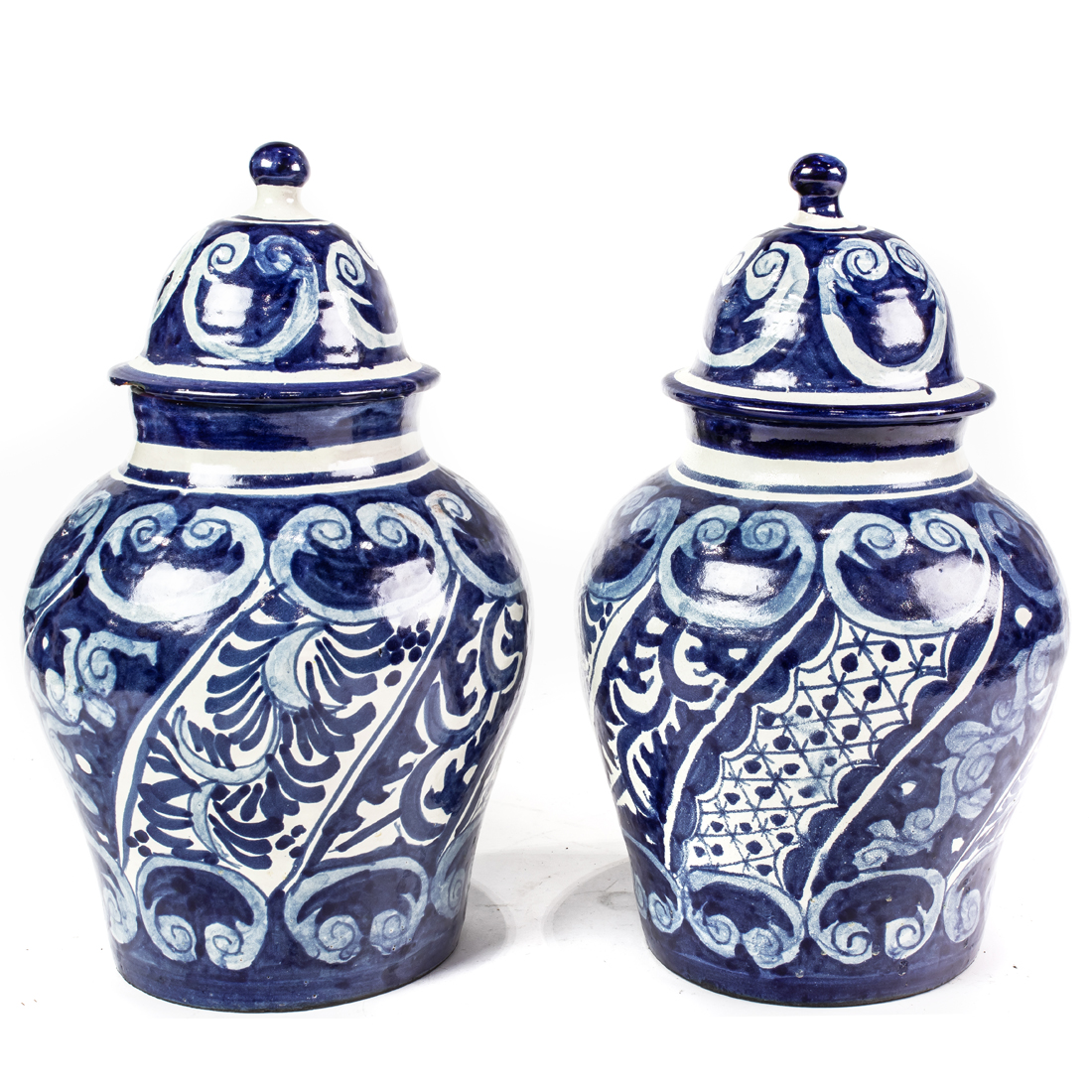 A PAIR OF TALAVERA BLUE AND WHITE