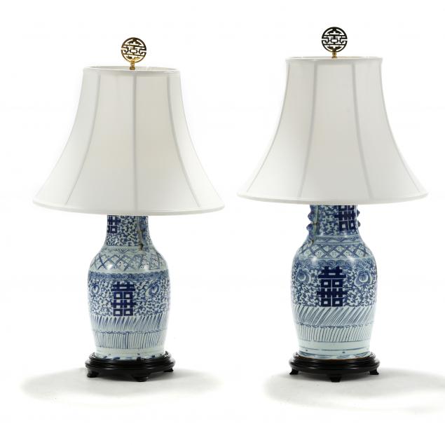 A PAIR OF TALL CHINESE BLUE AND