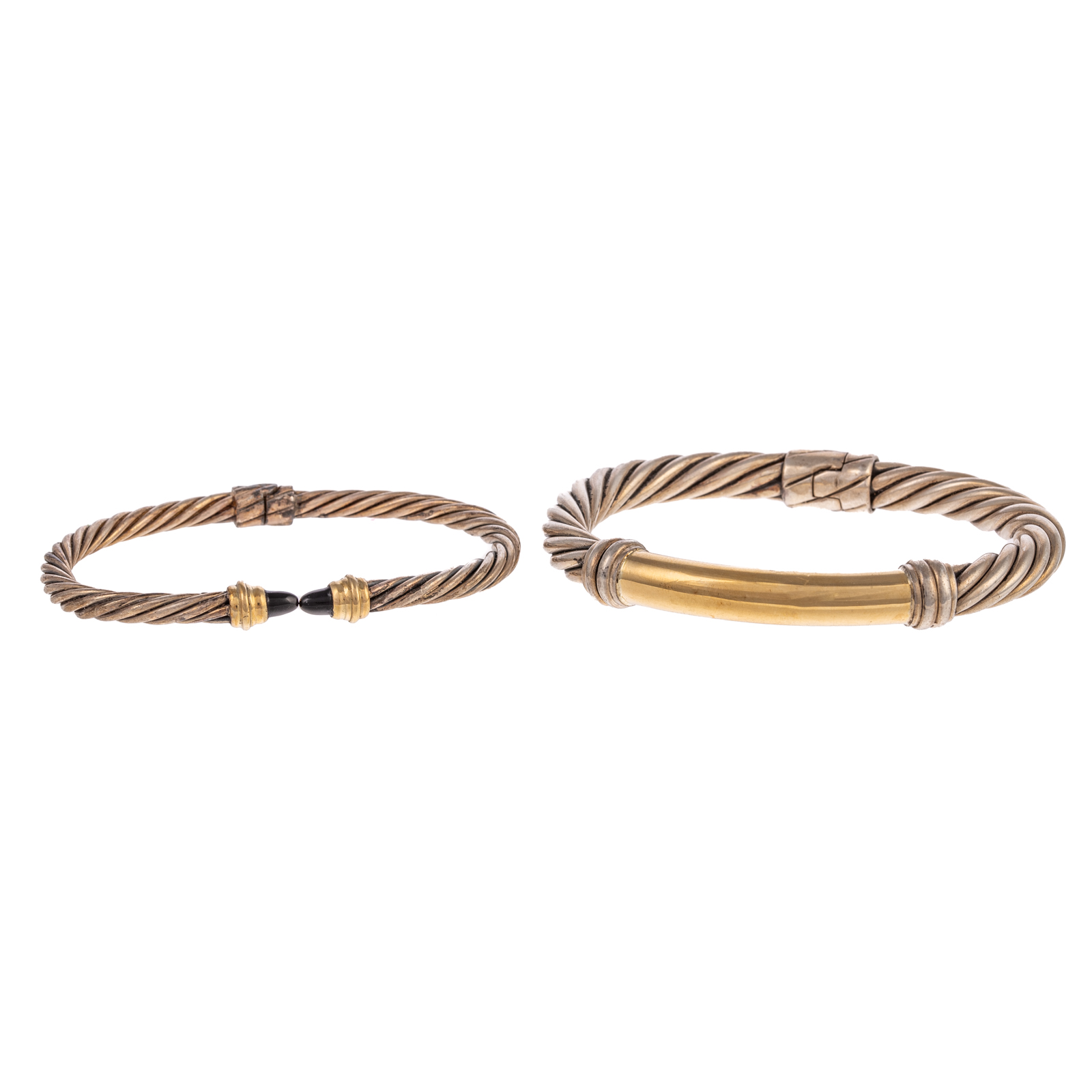 A PAIR OF TWISTED CABLE BRACELET IN