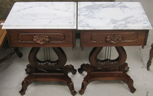 A PAIR OF VICTORIAN STYLE LAMP