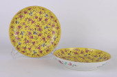 A PAIR OF YELLOW-GROUND FAMILL