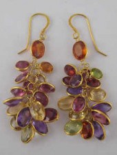 A pair of yellow metal (tests