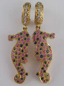 A pair of yellow metal (tests 18