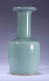 A PALE CELADON GLAZED MALLET V