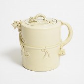 A Pale Crackle-Glazed 'Chilong