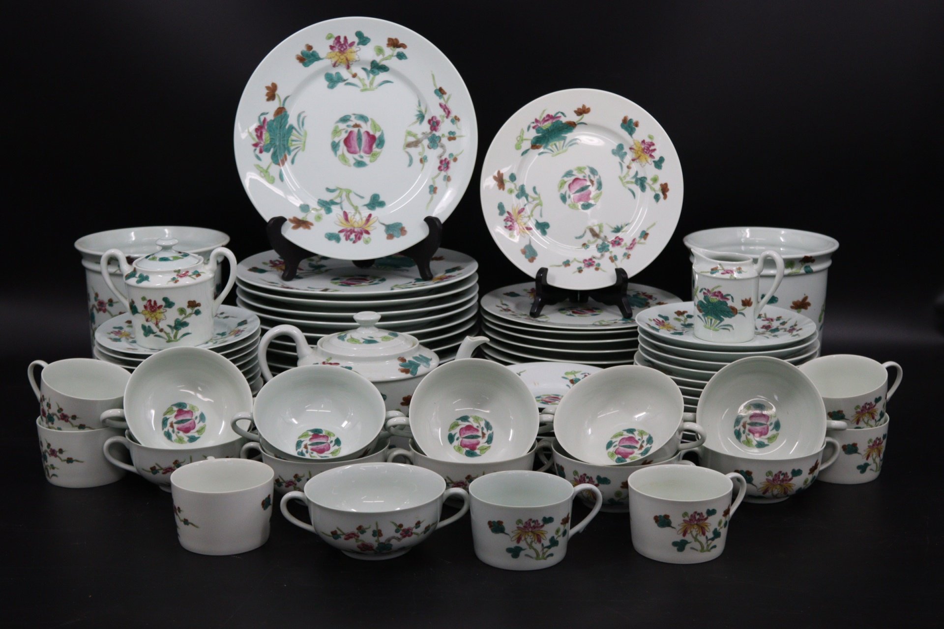 A PART DINNER SET OF NYMPHEA BY