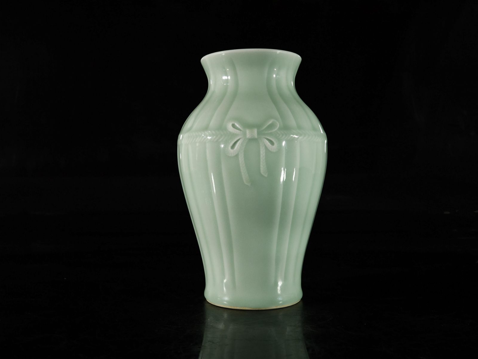 A PEA-GREEN GLAZED VASEA