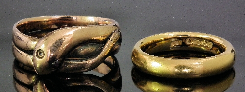 A plain 22ct gold wedding band
