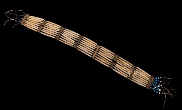 A PLAINS BONE HAIR PIPE TUBE BEAD