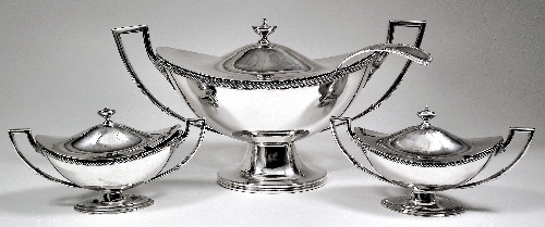 A plated oval two-handled urn