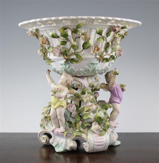 A Plaue porcelain centrepiece