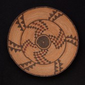 A POLYCHROME APACHE BASKETA po