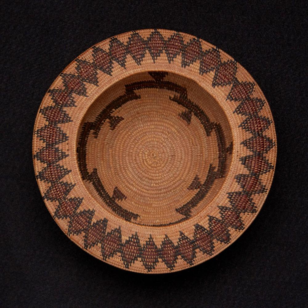 A POLYCHROME YOKUTS BASKETA