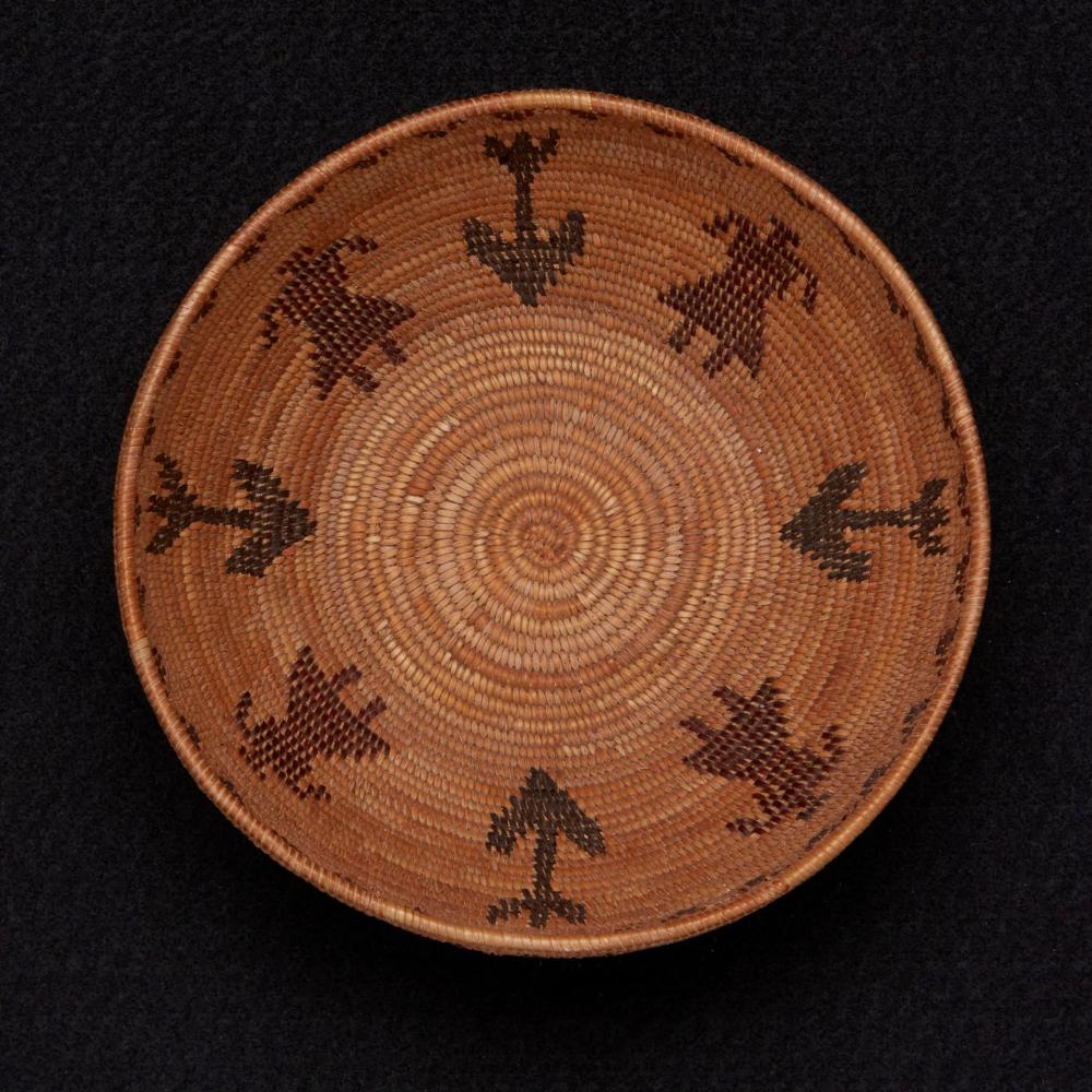 A POLYCHROME YOKUTS BASKETA