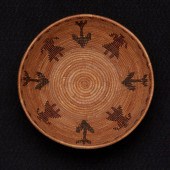 A POLYCHROME YOKUTS BASKETA po