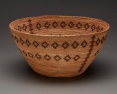A POLYCHROME YOKUTS BASKETA po
