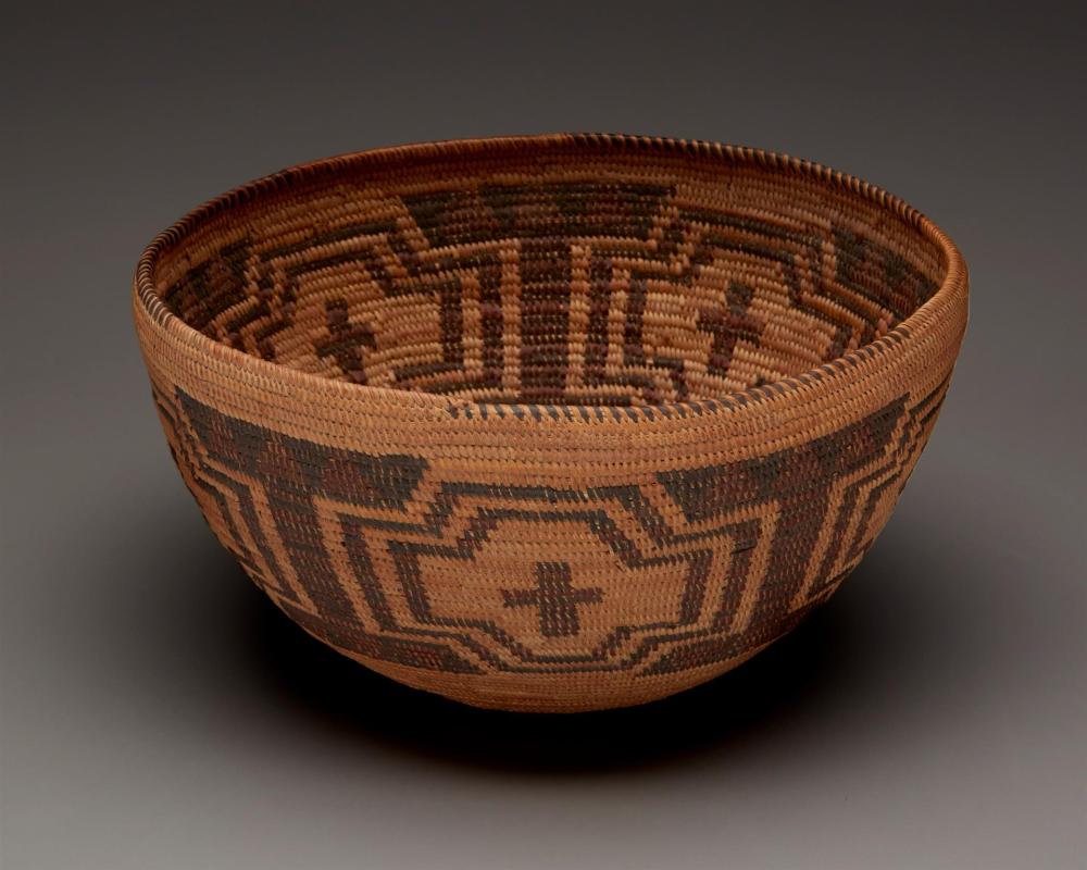 A POLYCHROME YOKUTS BASKETA