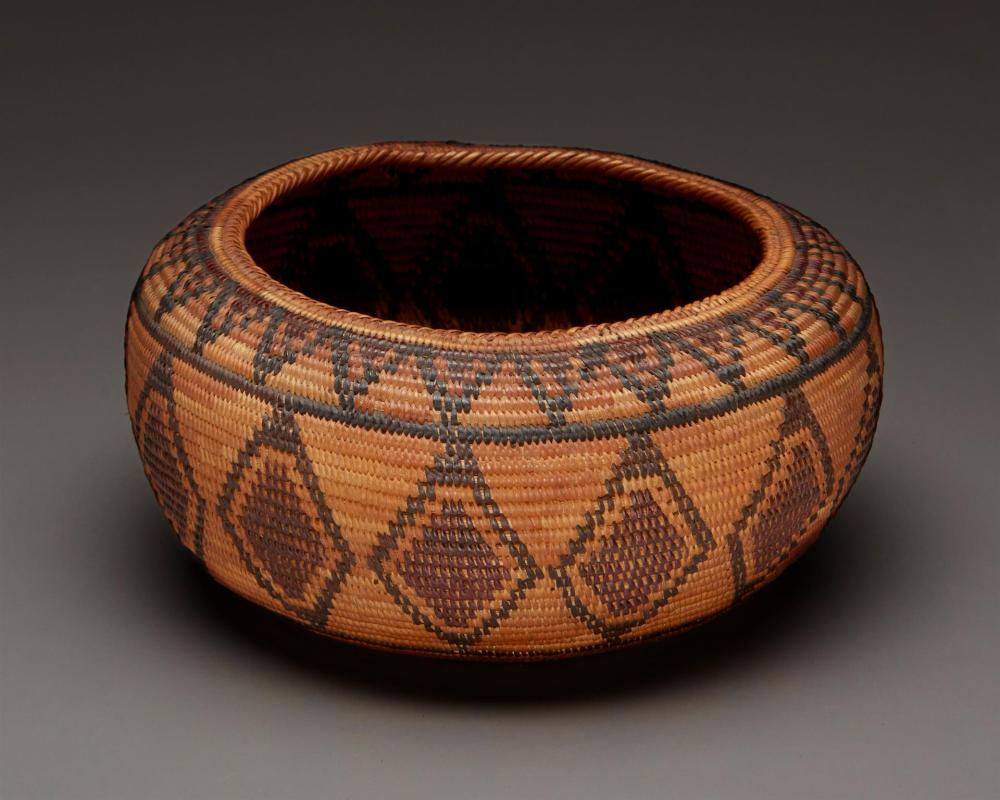 A POLYCHROME YOKUTS BASKETA