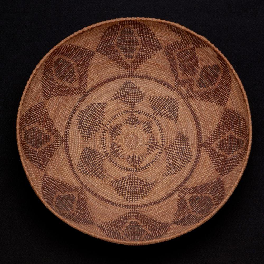 A POLYCHROME YOKUTS BASKETA
