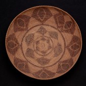 A POLYCHROME YOKUTS BASKETA po