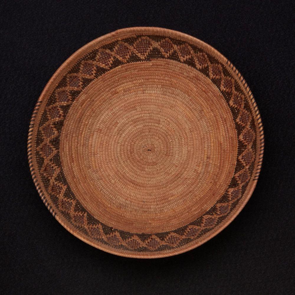 A POLYCHROME YOKUTS BASKETA