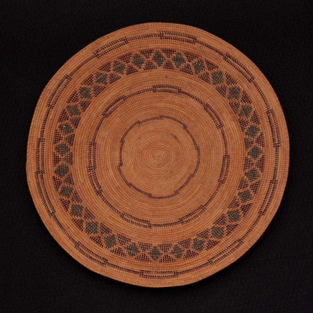 A POLYCHROME YOKUTS BASKETA