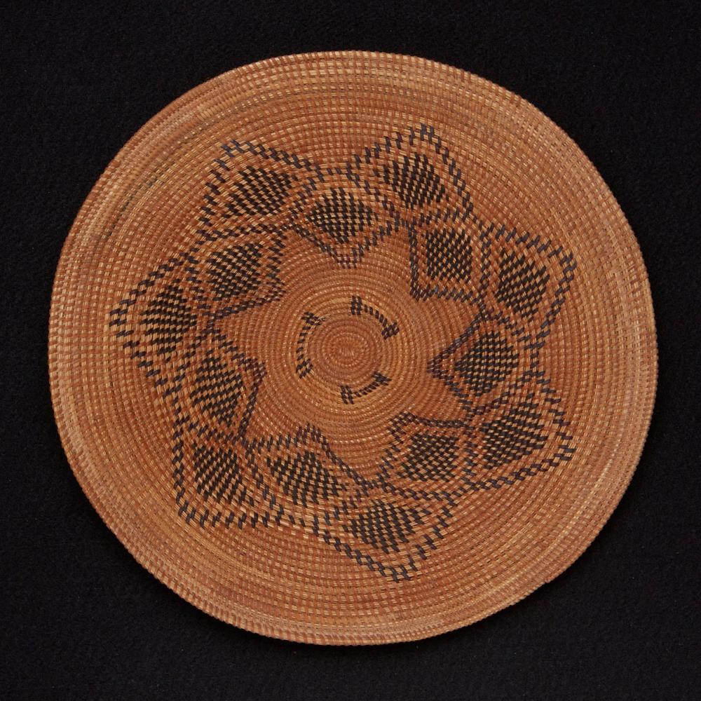 A POLYCHROME YOKUTS GAMBLING TRAY