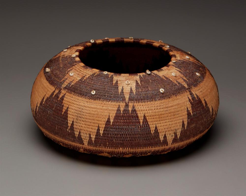 A POMO GIFT BASKETA Pomo gift