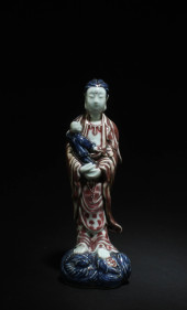 A PORCELAIN BODHISATTVA STATUE