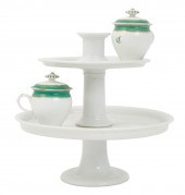 A PORCELAIN COMPOTE AND TWO PO