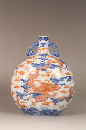 A PORCELAIN MOONFLASK VASE<br>
