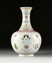 A QING DYNASTY FAMILLE ROSE EN