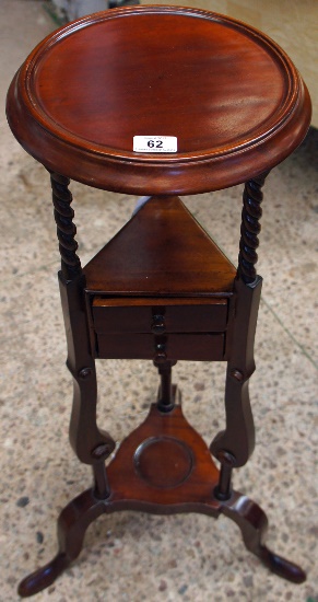 A Quality Mahogany Wig Stand with