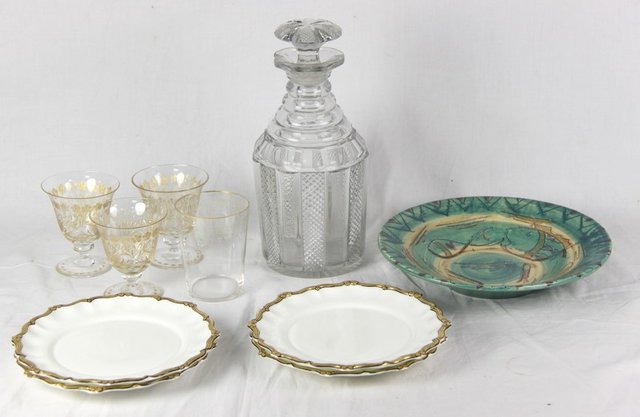 A quantity of ceramic and glass