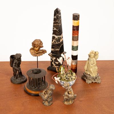 A quantity of collectable items,